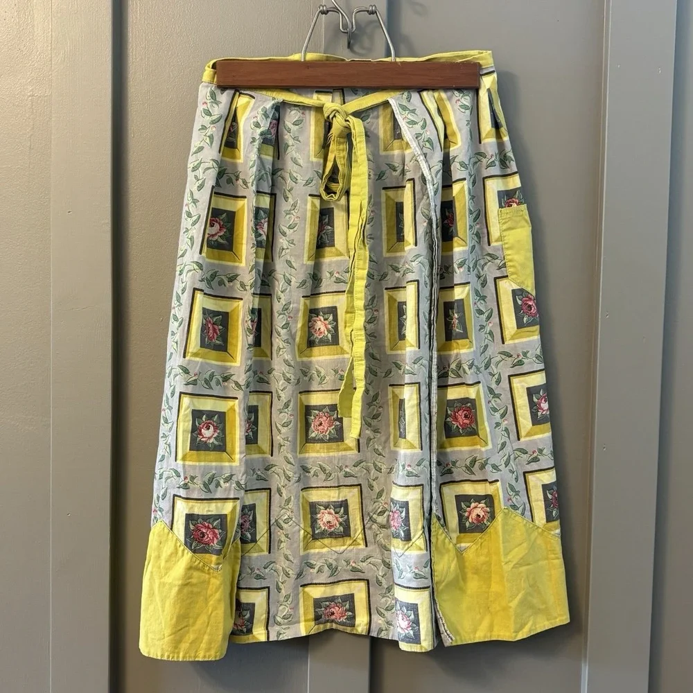 VTG Classic 1970's Handmade Half Apron Tie-Back Geometric Floral Kitchen Staple
